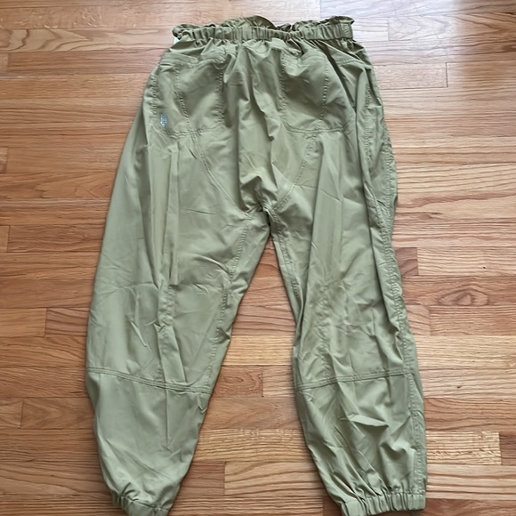 Free People Movement Spring Trekker Pant, sage Khaki, size L A3 - Picture 7 of 8